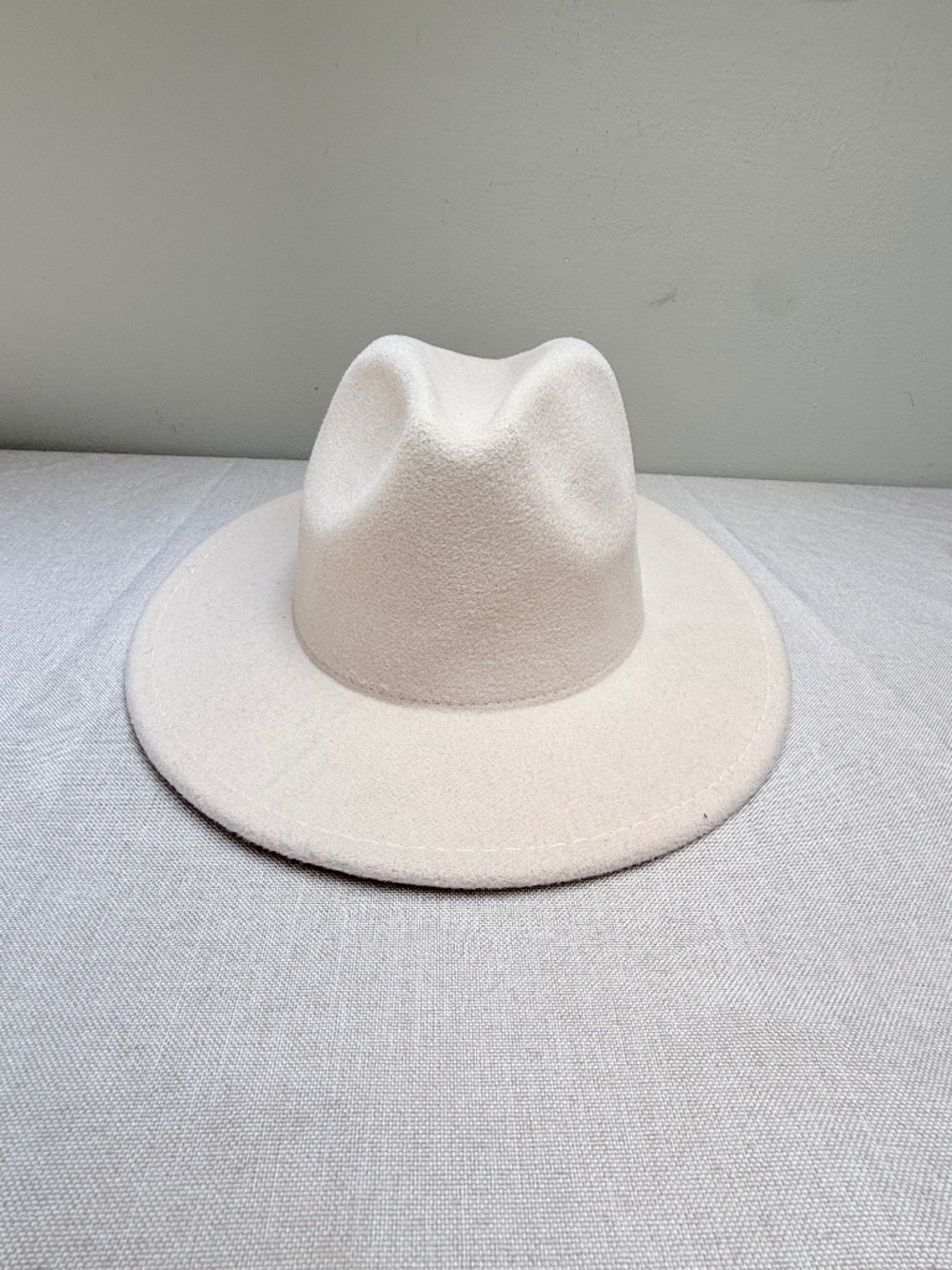 Westbound Trading Company Ladies Ivory Bone Colored Western Hat NWT